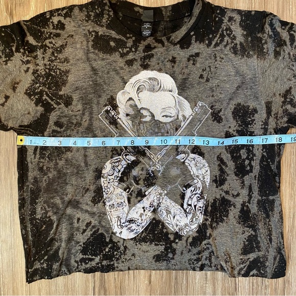 Gangster Marilyn Monroe Tattoos Guns Acid Wash Top - Size Medium - Picture 10 of 11